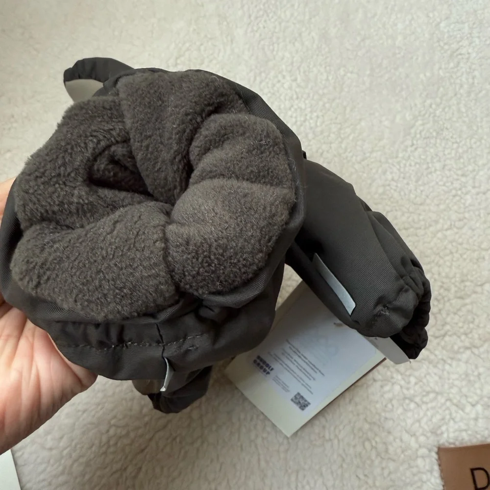 wheat MITTENS TECH snow gloves 10-12Y fit for regular adults as well